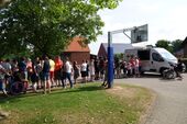 Eiswagen versüßt Start in die Sommerferien